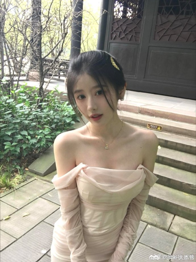 坚如磐石 封面